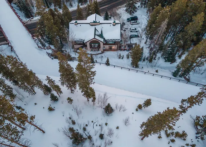 Skiway Lodge