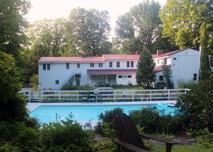 The Buttonwood Inn On Mt. Surprise