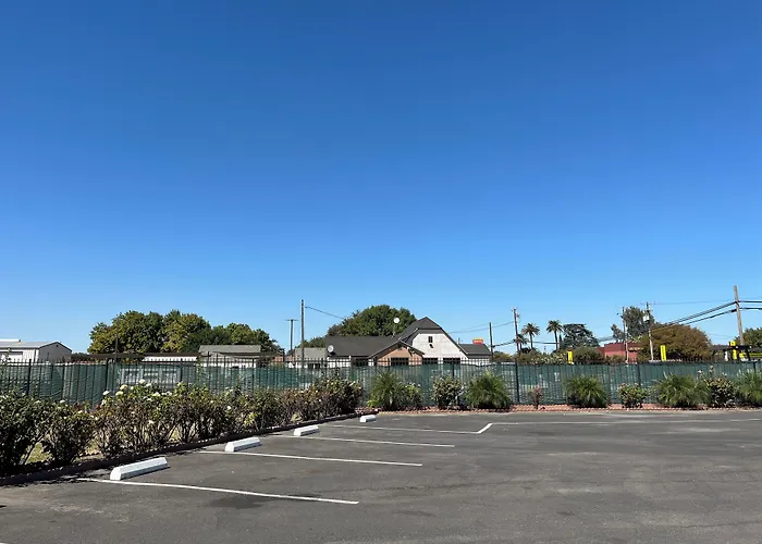 Maple Inn And Suites Los Banos