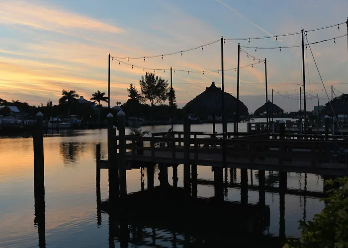 Bay Palms Waterfront Resort - Hotel And Marina