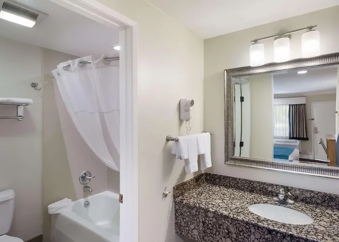 Best Western Woodland Hills Los Angeles With Golf Course