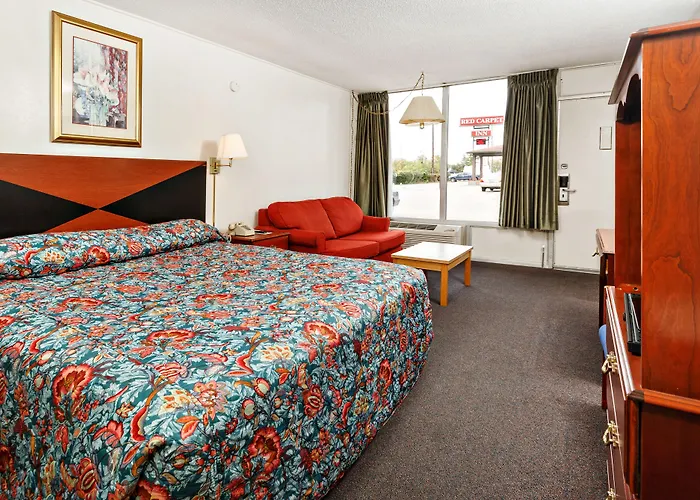 Red Carpet Inn - Louisville