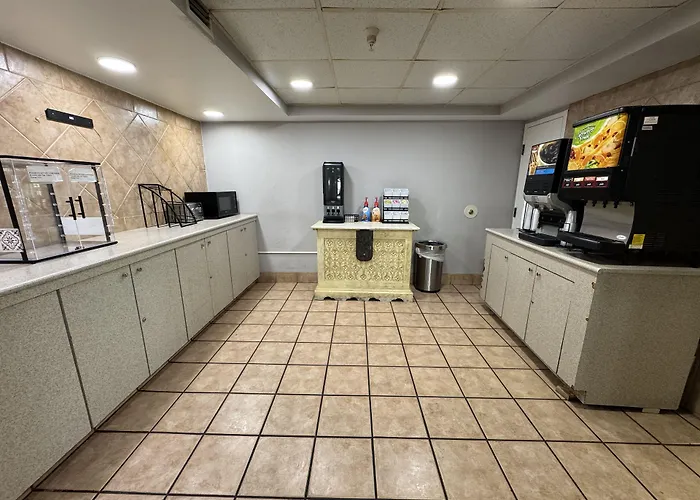 Super 8 By Wyndham Savannah