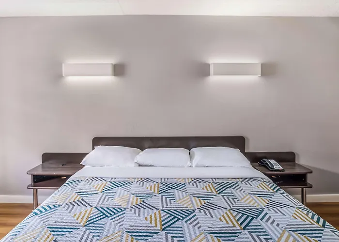 Motel 6-Dallas, Tx - Market Center