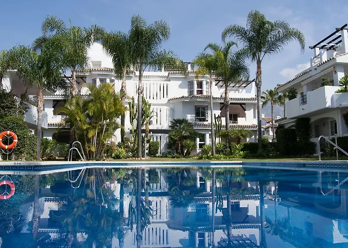 Apartamentos y casas SERINAMAR- Banús, Marbella