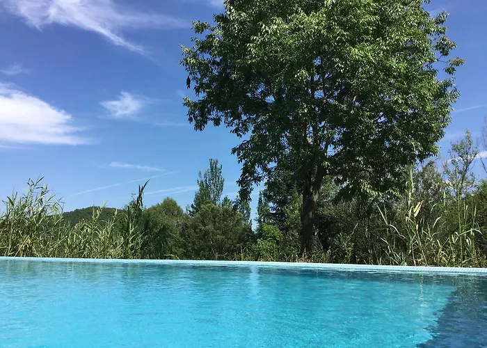 Mas Pardas Santa Pau con Piscina