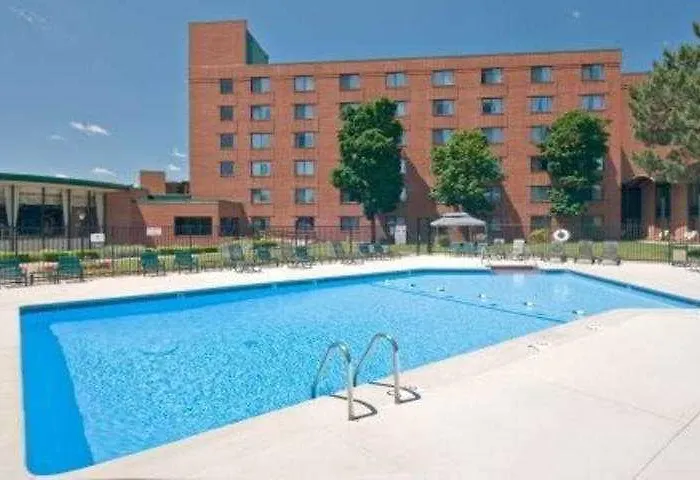 Wyndham Milwaukee Airport Hotel & Convention Center