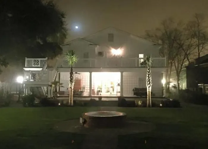 Carriage House Inn