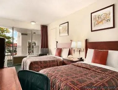 Hotel O Daylight Inn Elkhart I-90, In