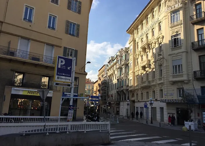Hotel Ambassador, Completely Renovated Niza