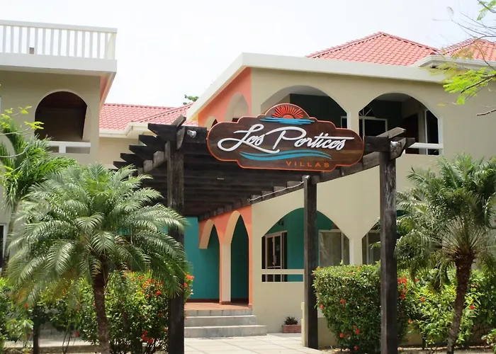 Los Porticos Villas Placencia