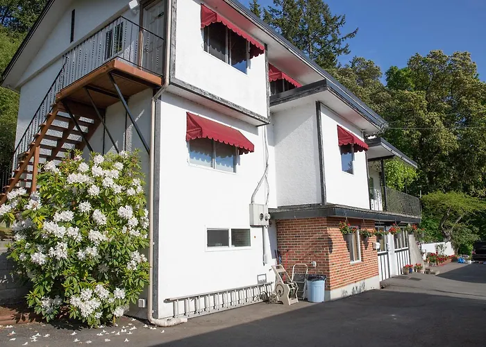 Cherry Tree Inn Saanich