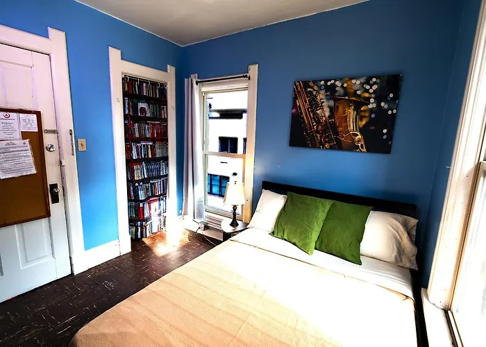 Hi - Madison Hostel
