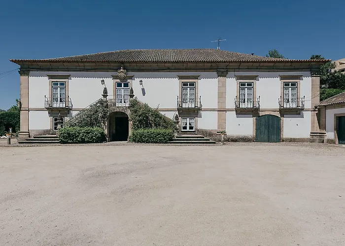 Casa Dos Pombais Acomodação com café da manhã Guimarães