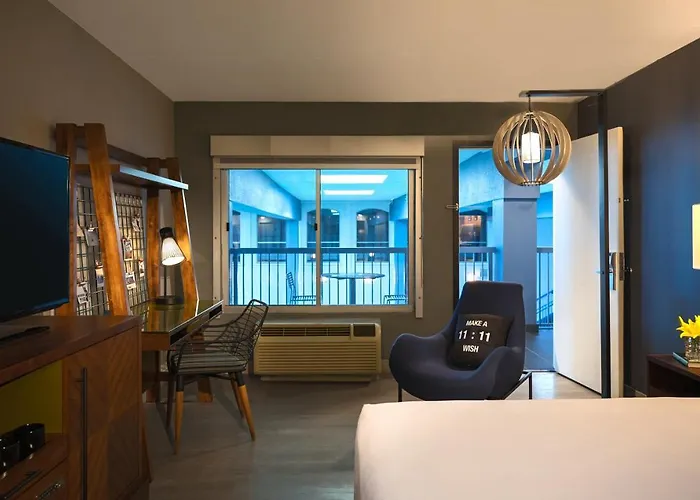 Crowne Plaza Bloomington Msp Airport - Moa Hotel - 4 star Hotel