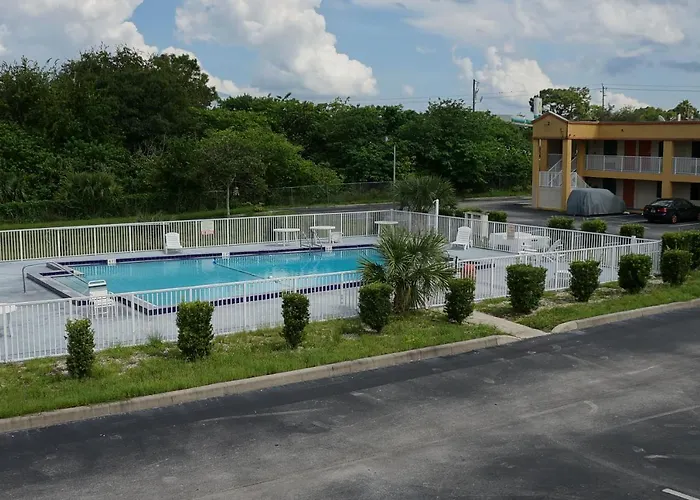 Executive Garden Titusville Hotel