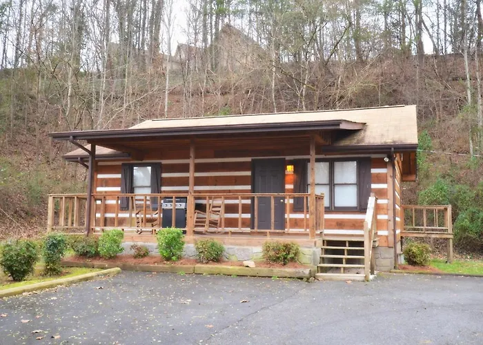 Private Tucked Away Cabin Pigeon Forge