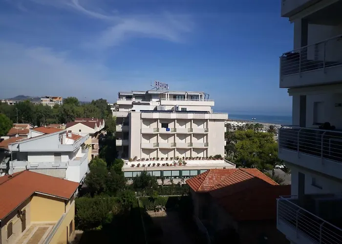 FRONTE MARE-CENTRALE-Riviera Palace-Giulianova-Apartment-affitti solo da Sabato a Sabato
