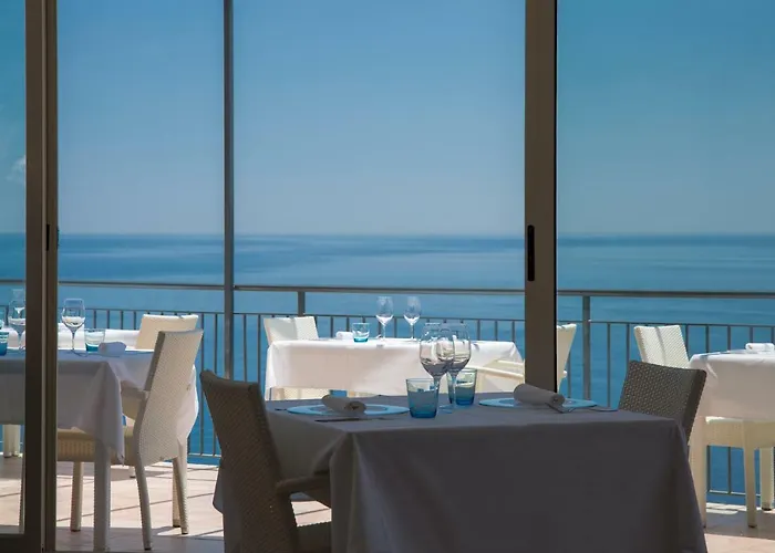 Crystal Sea Hotel Forza dʼAgro - un hotel a 4 stelle 