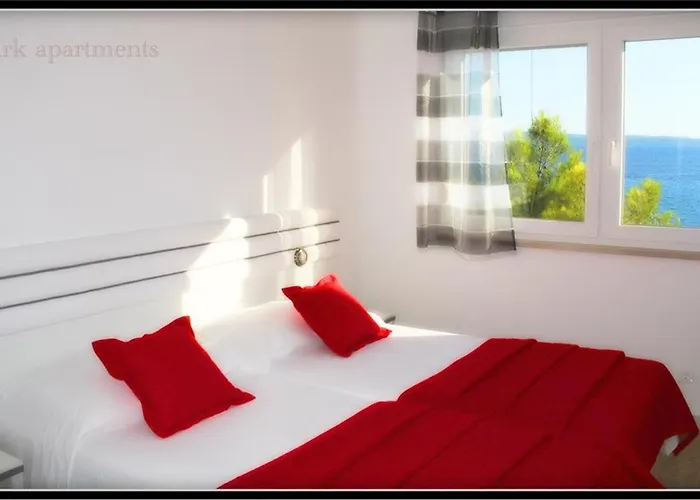 Ark Beach Apartments