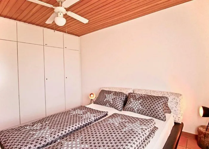 Haustierfreundliches Ferienwohnung mit Seeblick und Dachterrasse in Überlingen