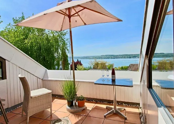 Haustierfreundliches Ferienwohnung mit Seeblick und Dachterrasse in Überlingen