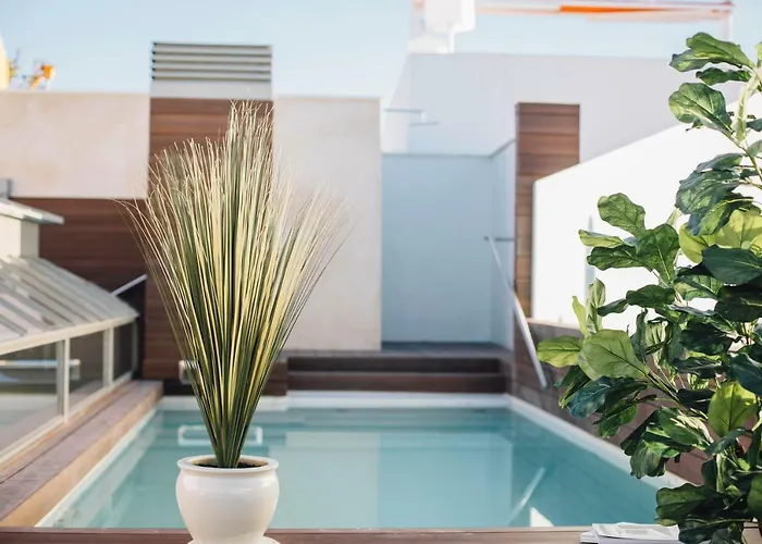 One&Lux Byron Suites Sevilla
