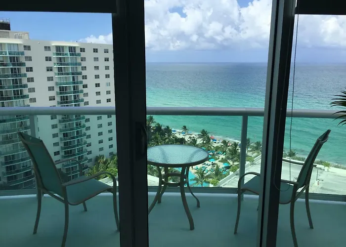 Hollywood On Beach Apartment