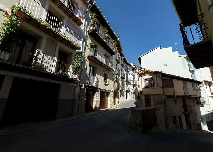 Vinatea Suites con jacuzzi privado en el centro de Morella