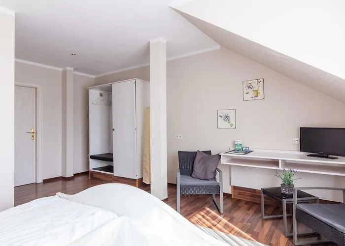 Sali - Hotel zum Dorfbrunnen - Bornheim bei Köln Bonn