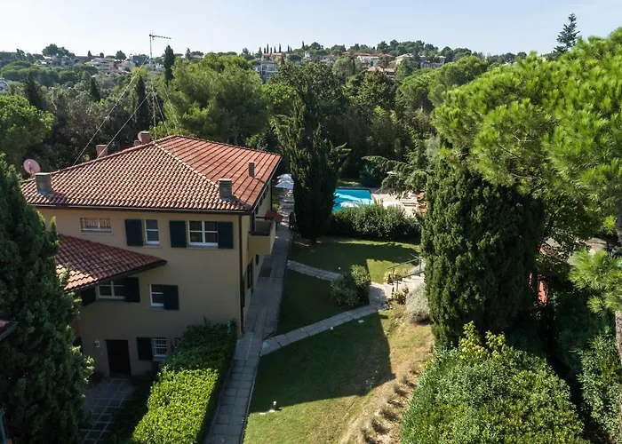 Aparthotel Residenze Al Colle Dei Pini Riccione