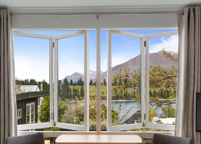 Stay Of Queenstown