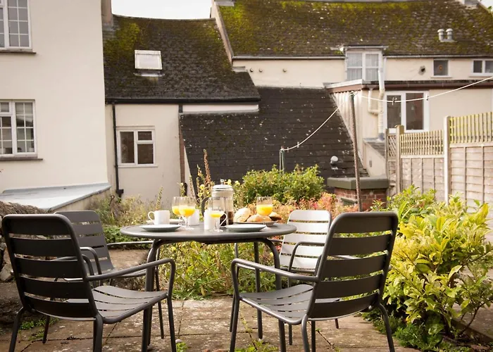 Private Lavender Cottage Lyme Regis
