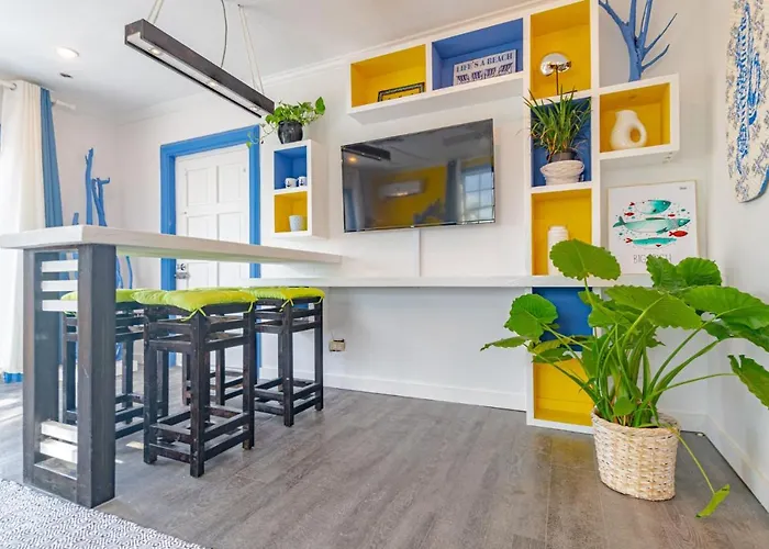 Viking Hill Oceanfront Hostel & Resort